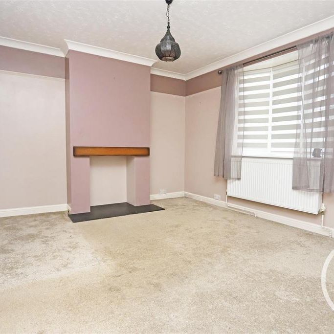3 bedroom end of terrace house to rent - Photo 1