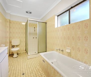 Townhouse with Spacious Interiors - Photo 5