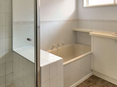 2/37 Booth Street, Golden Square - Photo 3