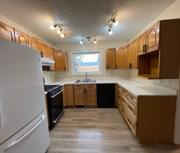 2 Bedroom Main Floor just off 8th Street - Photo 1