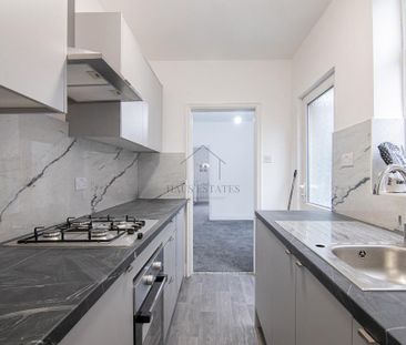 2 bedroom end of terrace house to rent - Photo 4