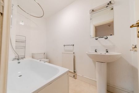 1 Bed Flat, Sackville Road, BN3 - Photo 4