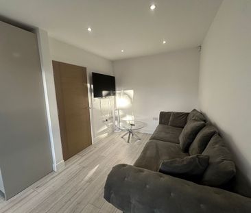 2 Bed Flat, Krishna Court, NW9 - Photo 2