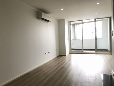 Timber Floor Luxury apartment for lease now! - Photo 4