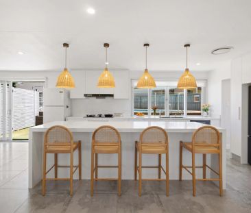 Fully Furnished Stunning family oasis in prime location - Photo 1