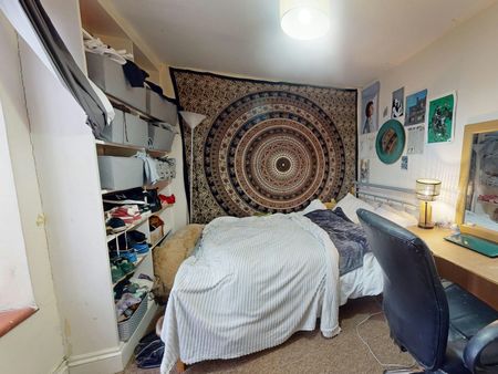 Semi-detached house to rent on - Photo 3