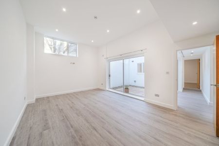 3 bedroom flat to rent - Photo 4