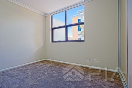 Stylish & Convenient Living in the Heart of Parramatta, rent include Gas, Electricity bill and water bills! - Photo 5