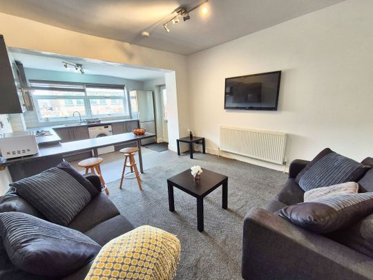 4 bedroom house share to rent - Photo 1
