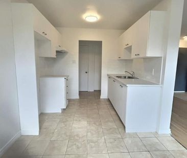 2 CH - 1 SDB - Longueuil - $1,325 /mo - Photo 1