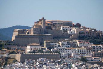 Luxury Detached House for rent in Santa Eulària des Riu, Spain