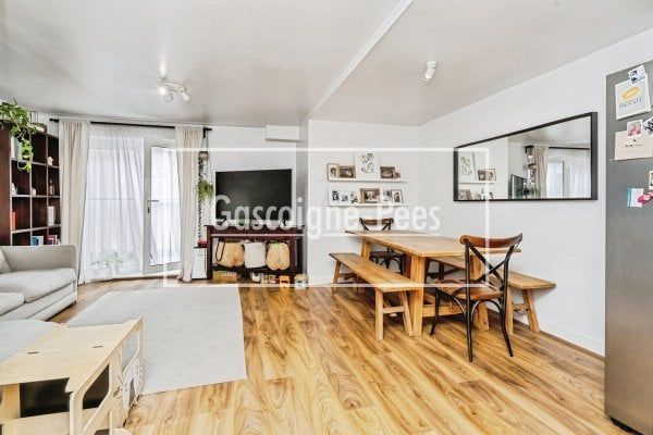 Rosemount Avenue, West Byfleet, KT14 - Photo 1