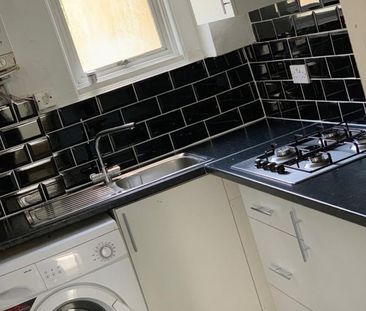 1 Bed Flat, Colenso Road, IG2 - Photo 3