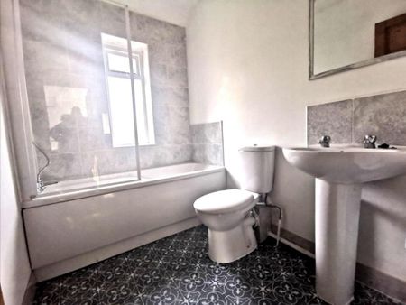 2 bedroom terraced house to rent - Photo 3