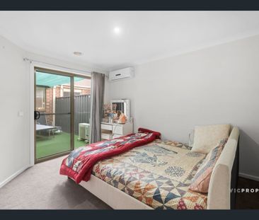 1/25 Horseshoe Circuit, Truganina, Vic 3029 - Photo 6