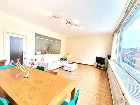 CHATELAIN ! Large 1-bedroom apartment - 4th floor - Photo 2