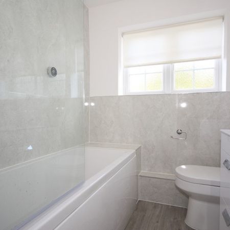 Hanover Court, Woking - Photo 3