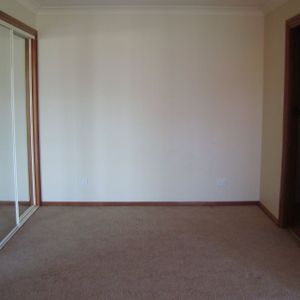 Great Value Property with Garage! - Photo 2