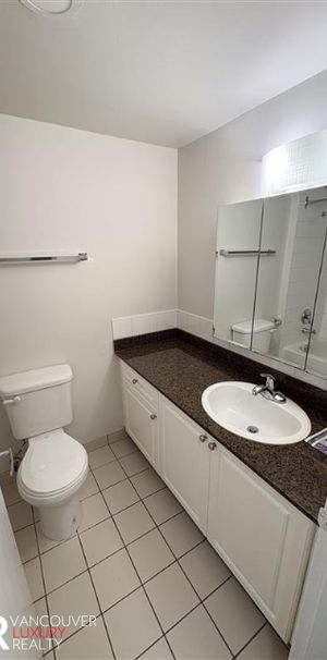 Condo in Vancouver East Side, British Columbia - Photo 1