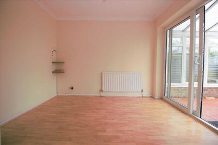 5 bedroom semi-detached house to rent - Photo 2