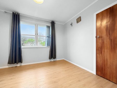 Spacious family home - Photo 4