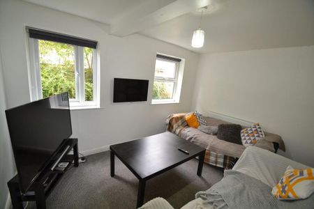 6 bedroom house to rent - Photo 2