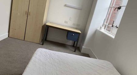 Easy Living - Grand Central Station - Photo 2