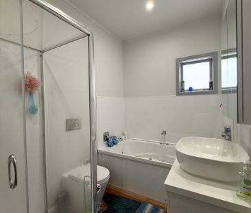 Warm & Spacious Family Home in a Fantastic Location - Photo 3