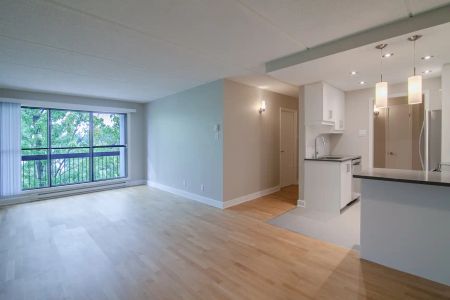 St. Lambert — 2 Bedroom - unit 516 - Photo 2