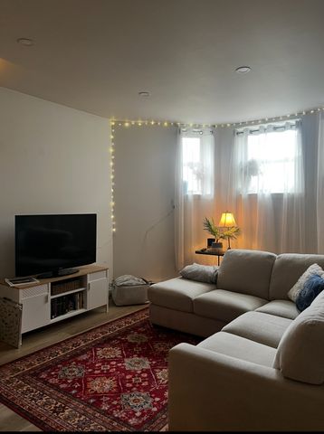 5 1/2 for rent 1577$ monthly in ndg - Photo 4