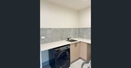 SHAREHOUSE HOUSE - ALL BILLS INCLUDED - Photo 2