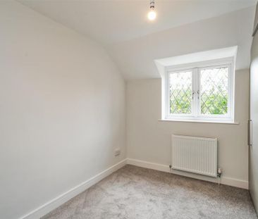 3 bedroom end of terrace house to rent - Photo 3