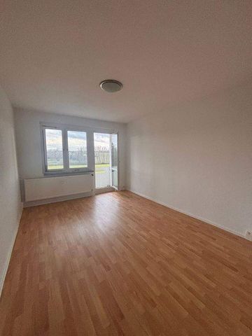 Lichtdurchflutete Erdgeschoss Wohnung mit Balkon! - Photo 2