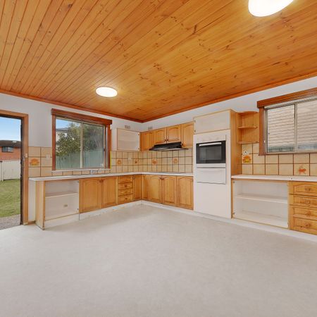 Spacious Traditional Home with Generous Outdoor Space - Photo 3