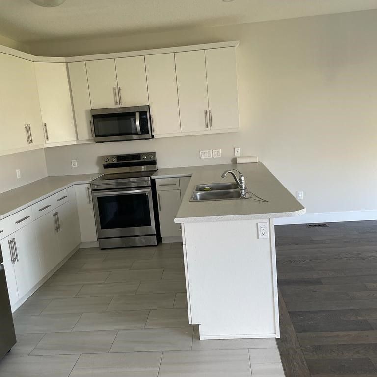 For Lease - 2011 Evans Boulevard, London South, Ontario - Photo 1