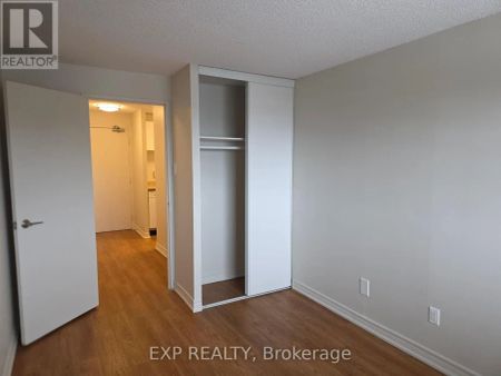511 - 981 GULF PLACE - Photo 3