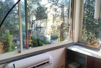 Piazza del Popolo: Lovely, modern 1 bedroom in private Villa. Entrance, spacious living-dining, fully equipped kitchen, bath and private terrace. Parquet floors Air conditioning, bright and silent. rif 364