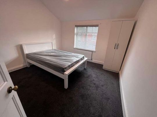 Warwick Students-book Now For, CV8 - Photo 1