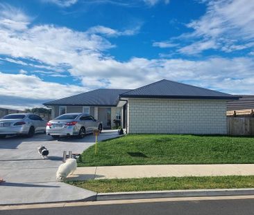Spacious 4BR Home w/ Extras in Coastlands - Photo 3