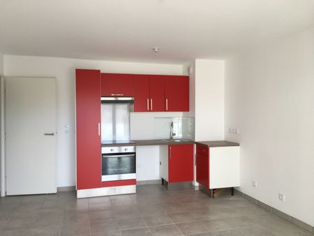 Appartement 3 pièces 55m2 MARSEILLE 11EME 855 euros - Photo 4