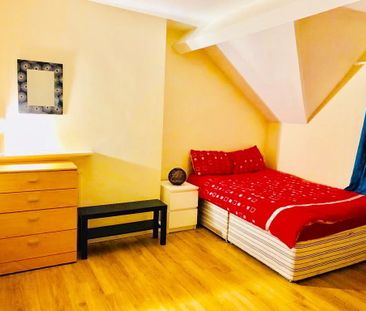 Room 7, 31 Sandhurst Drive, Stranmillis, Belfast, BT9 5AY - Photo 3