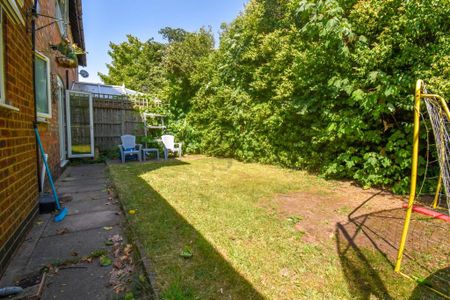 3 bedroom semi-detached house to rent - Photo 3