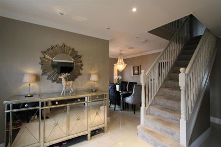 6 bedroom detached house to rent - Photo 3
