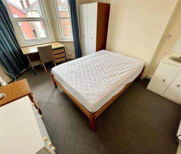 6 bedroom detached house to rent - Photo 6