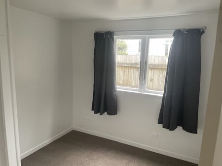 Fully renovated home, includes water and lawns - Photo 5