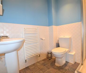 4 bedroom terraced house to rent - Photo 5