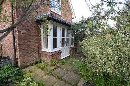 1 bedroom end of terrace house to rent - Photo 2