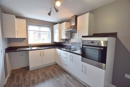 3 bedroom semi-detached house to rent - Photo 2