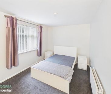 8a Davarr Avenue, Dundonald, Belfast, BT16 2NS - Photo 4