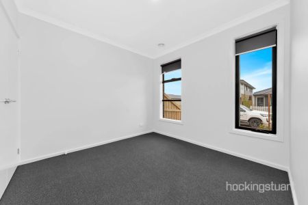 BRAND NEW COSY FAMILY HOME IN HEART OF ROCKBANK - Photo 3